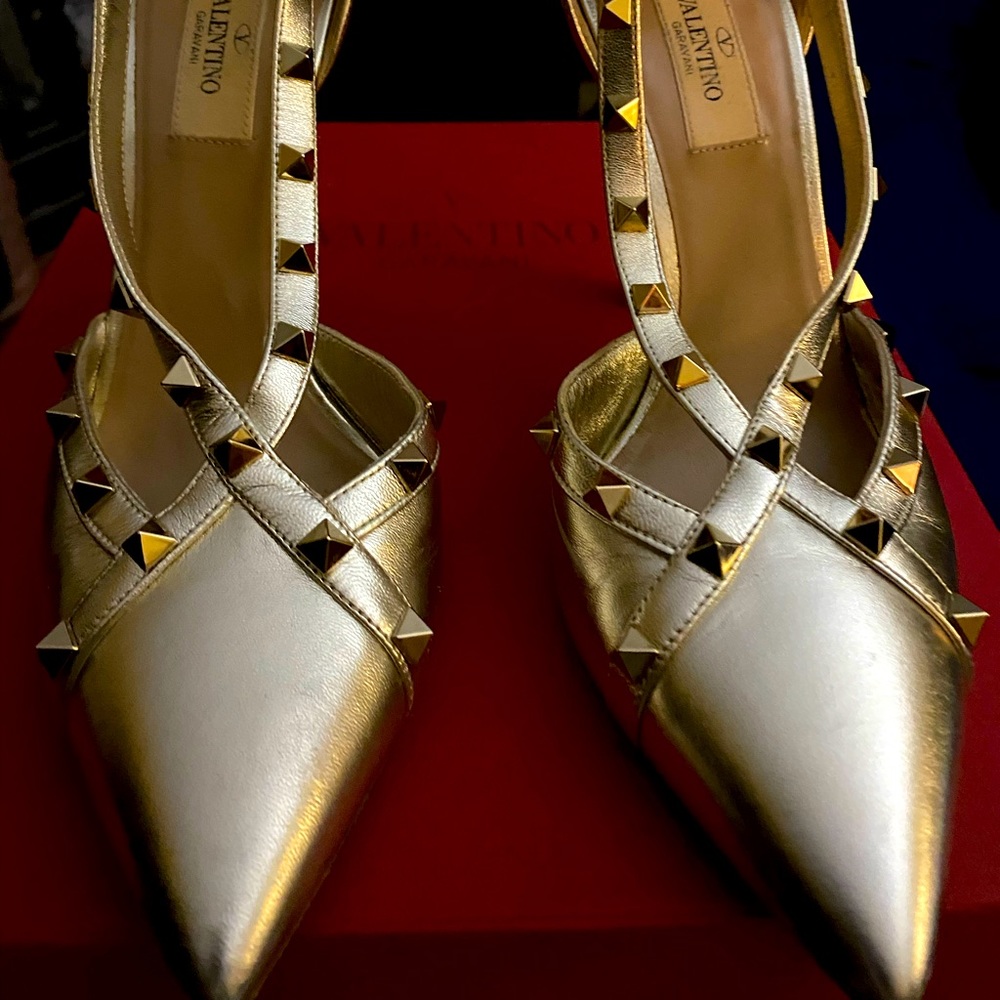 Brushed Gold Metallic Valentino Rock Stud Pumps
